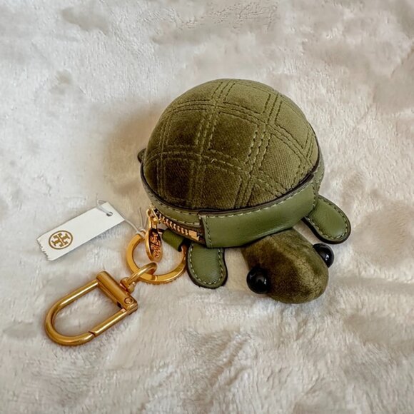 NWT!RARE! Tory Burch Turtle Coin Pouch Key Fob In Green Velvet and Leather 50706 - Picture 1 of 7